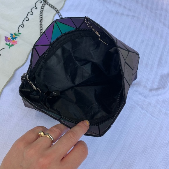 Geometric color shifting purse - Picture 4 of 4